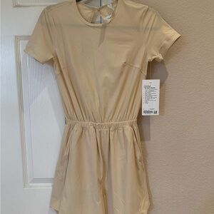 Lululemon Athletica Cream Short Sleeve Top